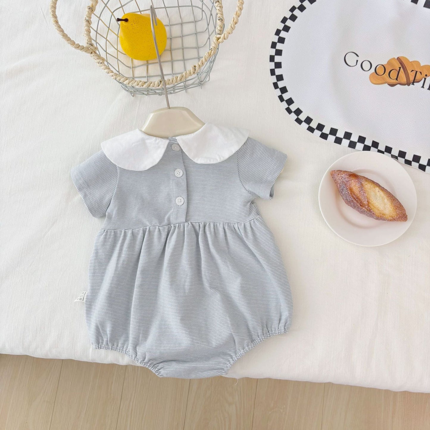 Summer Arrival Baby Girls Cute Short Sleeves Animals Embroidered Pattern Onesies with Peter Pan Collar